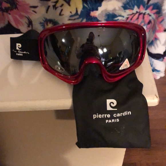 Pierre Cardin Other - New Women’s Ski goggles in Red Pierre Cardin Paris